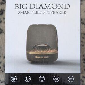 Diamond Supply Co. Smart LED Bluetooth Speaker - Black & Gold
